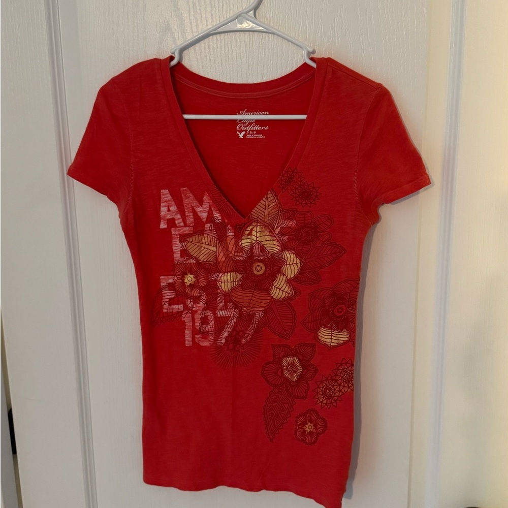 American Eagle Outfitters Red Graphic V-Neck Women's Top